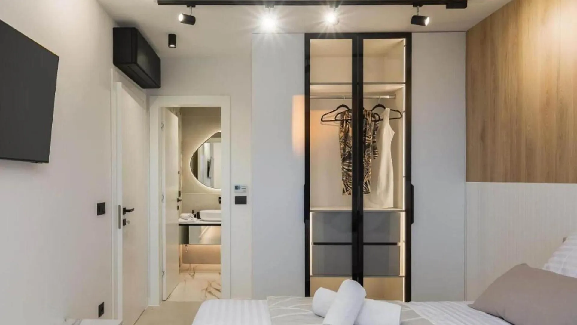 Luxury Villa With Swimming Pool And Sauna