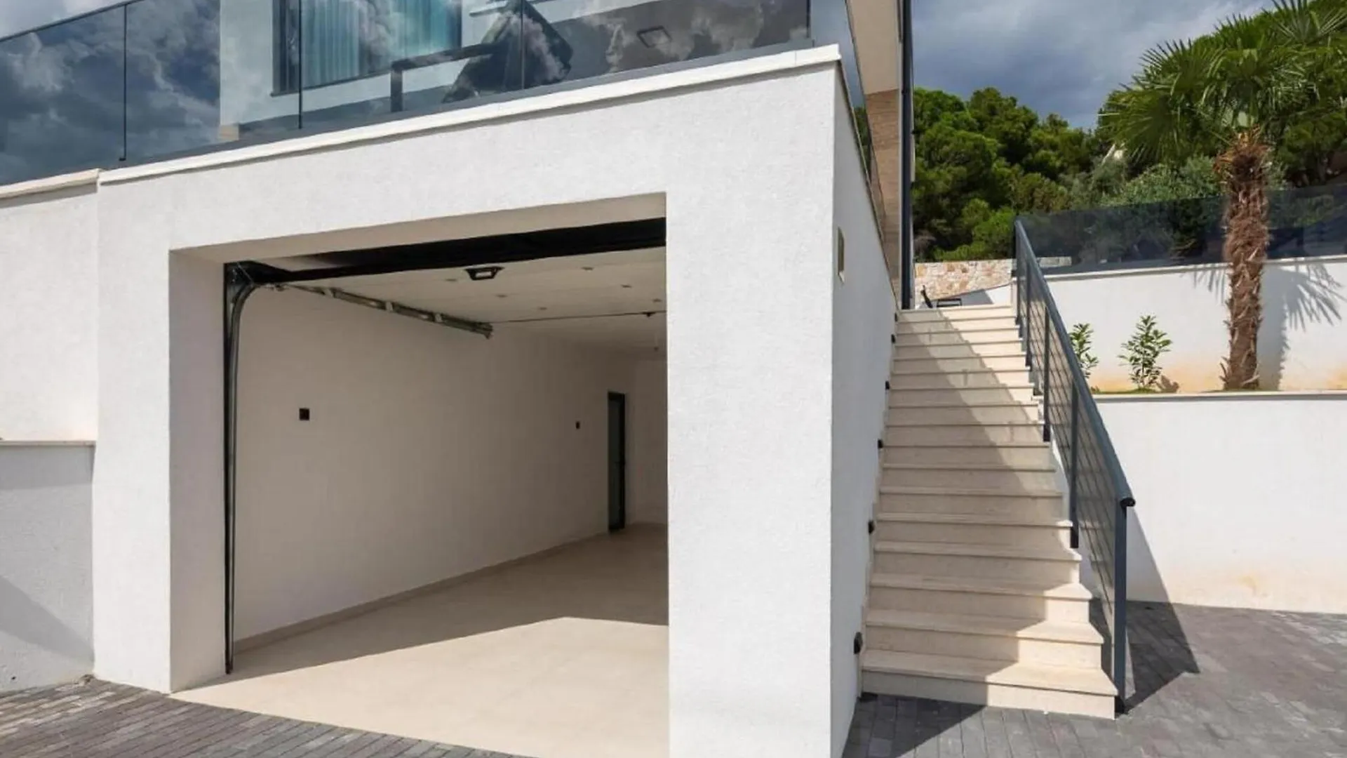 Luxury Villa With Swimming Pool And Sauna